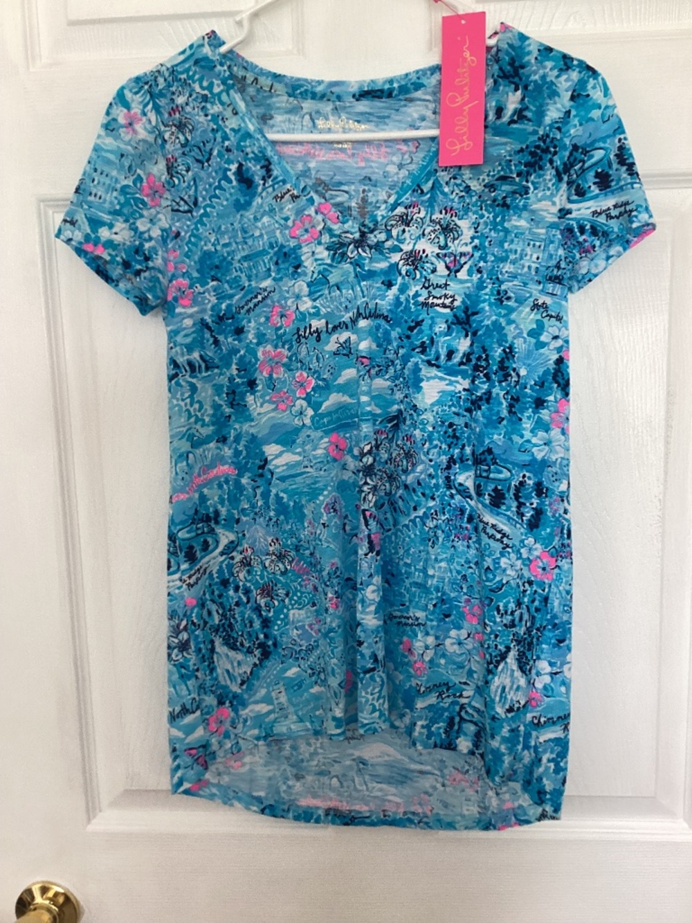 Lilly Pulitzer Etta V-Neck Tee Loves North Carolina Print Size XXS NWT Vacation